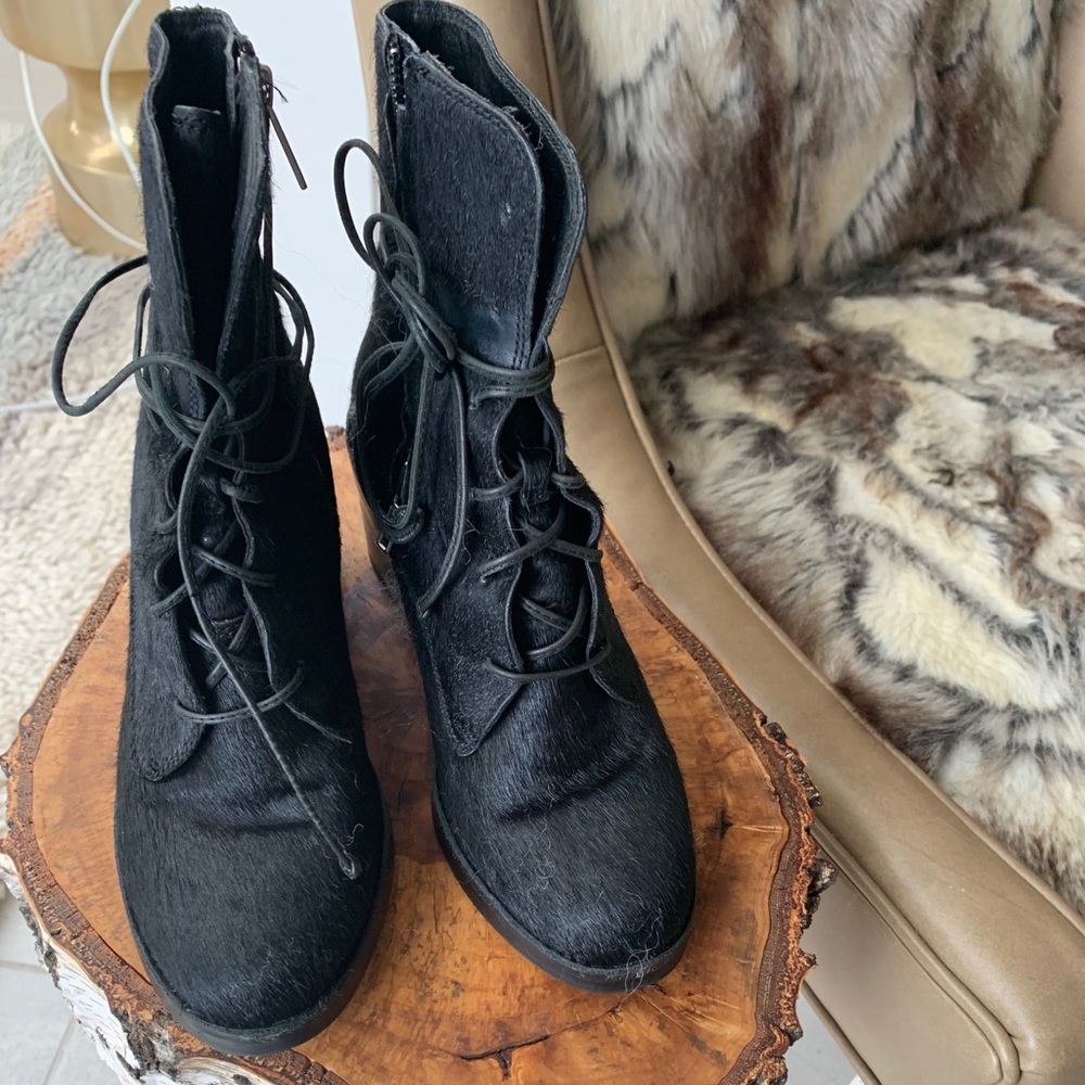 UGG shoe boots
